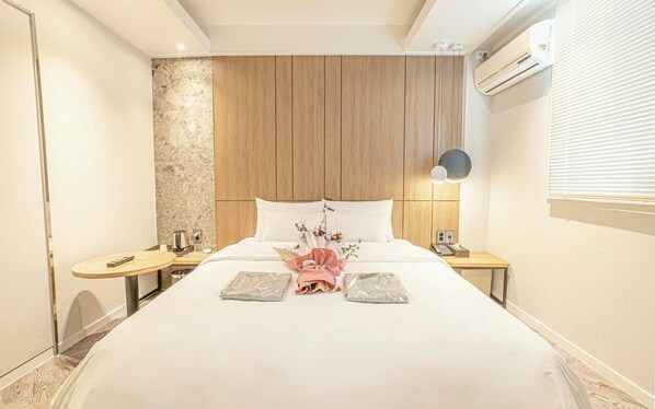 Standard Double Room | Free WiFi - No.25 Doksan Intersection Branch (Seoul)