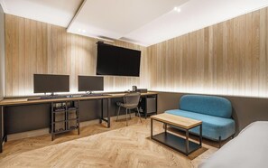Suite Spa | Una scrivania, postazione laptop, Wi-Fi gratuito, lenzuola