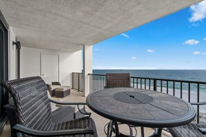 Terrace/patio - Harwood’s Seaside Haven Beachfront + Boat Access, 2br/2ba condo Wind Drift 502SE (Orange Beach)