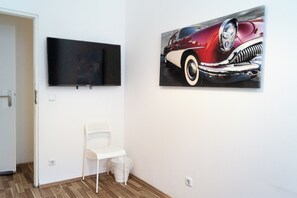 Basic Apartment | Interior - Modern 3 Room Long Stay Near Stadthalle (Vienna)