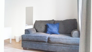 Living area - Near Wiener Stadthalle - 4BR Apt. w/ WIFI (Vienna)