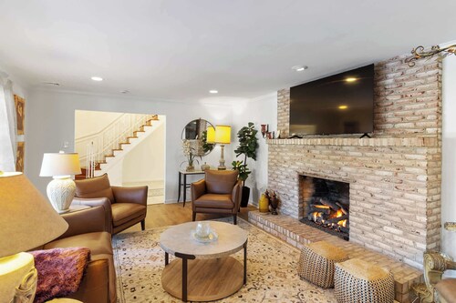 Whispering Fern Retreat | 4-Acre Luxury Escape, Fire Pit