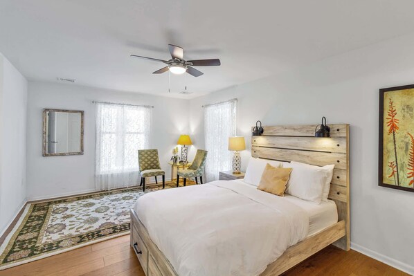 5 bedrooms, iron/ironing board, WiFi, bed sheets