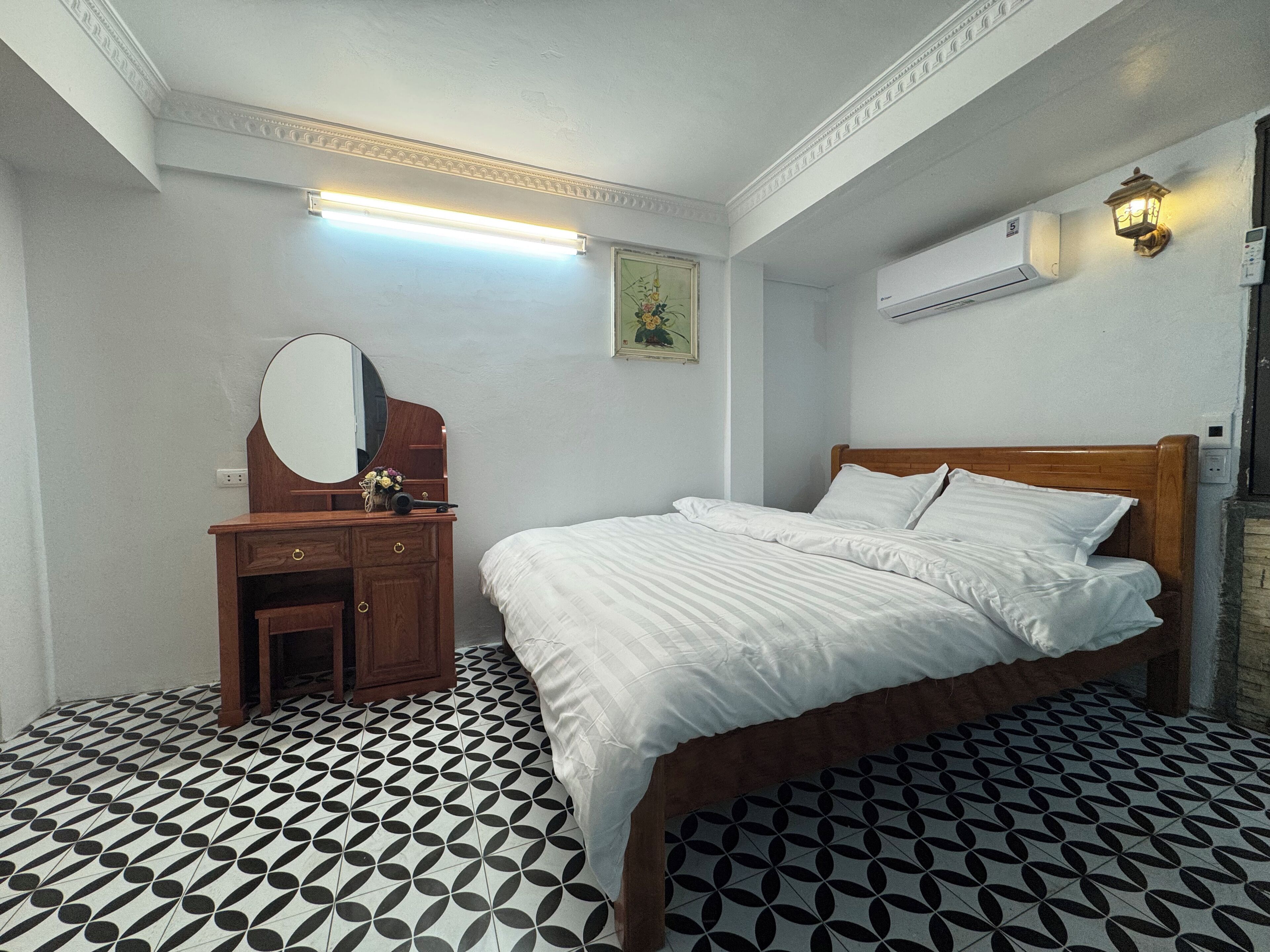 Basic Room, City View | Desk, laptop workspace, free WiFi