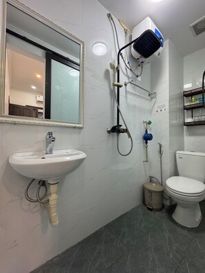 Superior-Zimmer, Stadtblick | Badezimmer | Dusche, Haartrockner