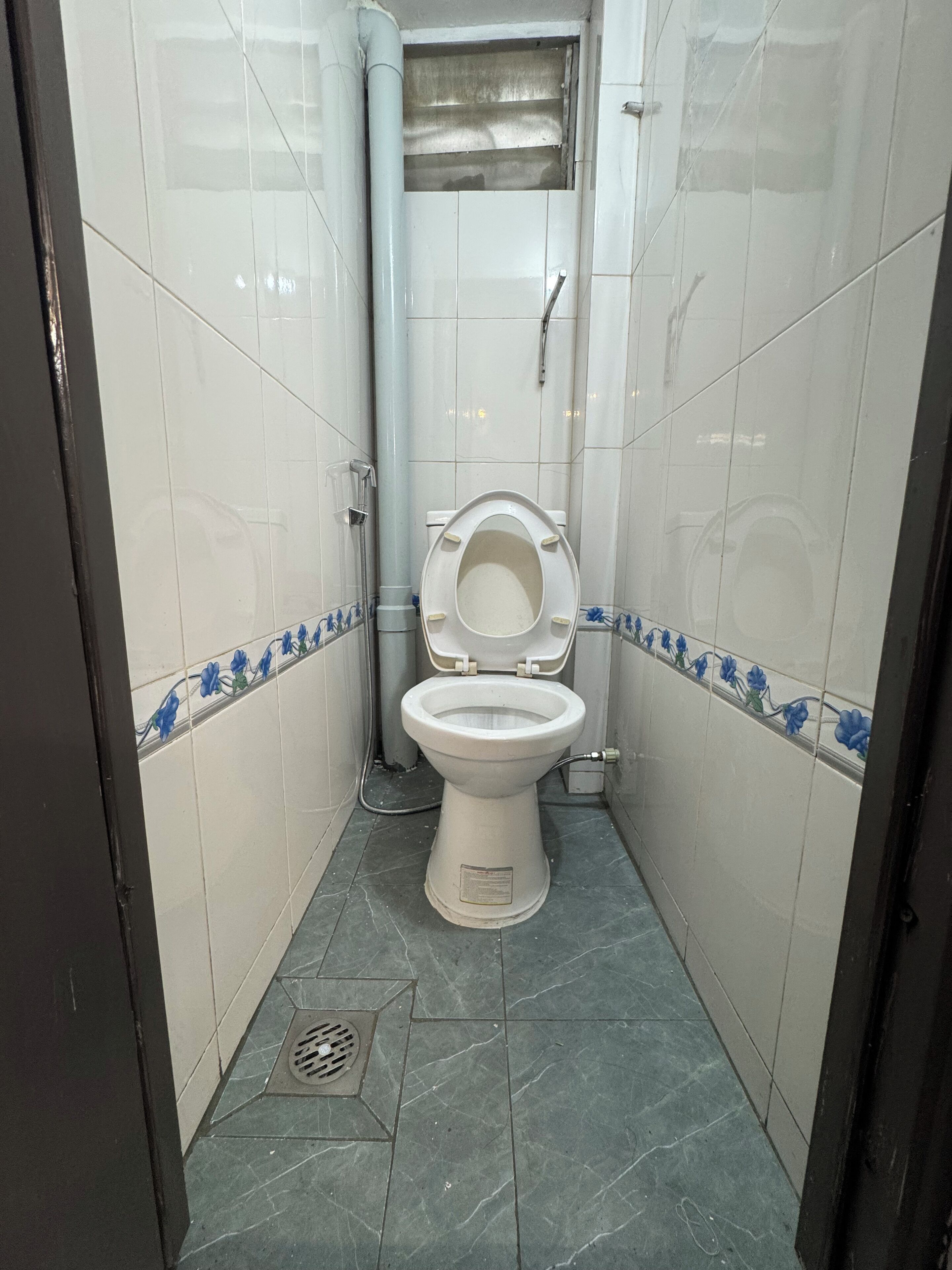 Basic Room, City View | Bathroom | Shower, hair dryer