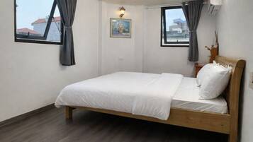 Deluxe-Zimmer, 1 Schlafzimmer, Stadtblick | Schreibtisch, laptopgeeigneter Arbeitsplatz, kostenloses WLAN