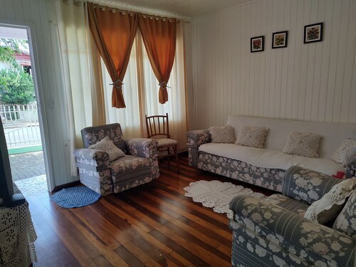 Lar acolhedor! Memória, afeto e abraço. Estilo de casa de vó, lembra a infância.