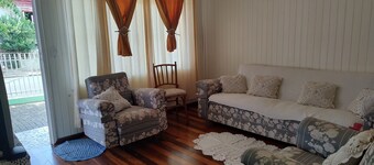 Lar acolhedor! Memória, afeto e abraço. Estilo de casa de vó, lembra a infância.