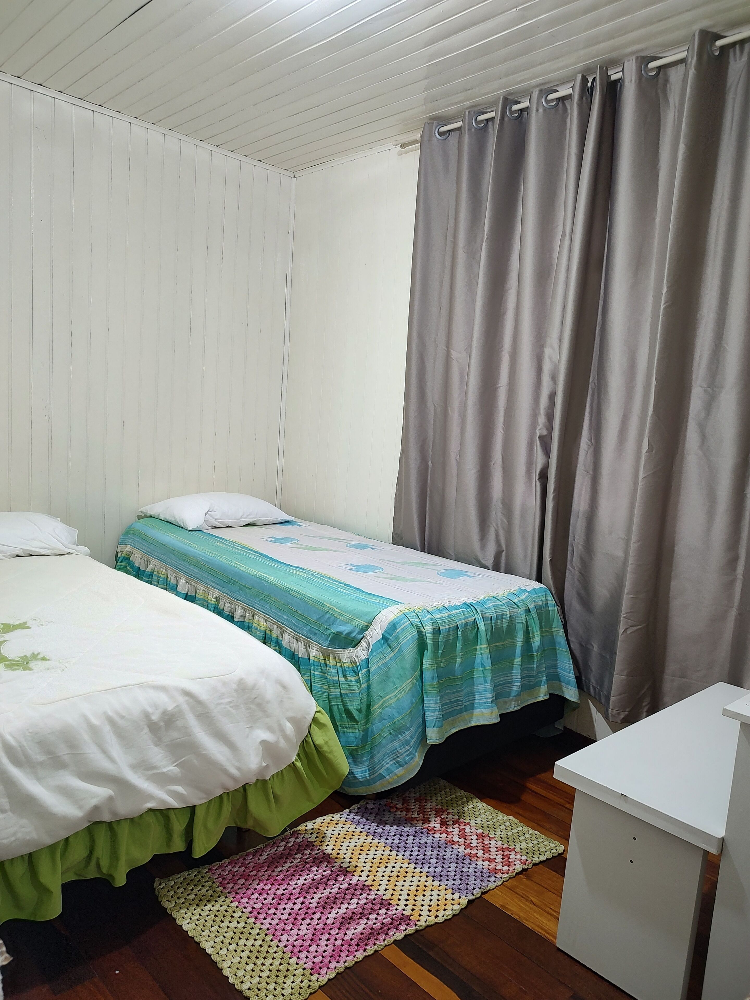 3 bedrooms, desk, iron/ironing board, travel cot