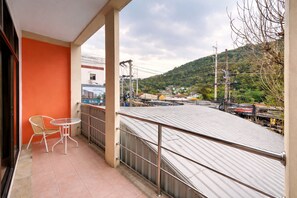 Property grounds - Adorable 1-bedroom apartment with AC in Tambon Karon Zen 3 (Tambon Karon)