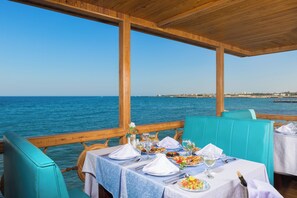 Outdoor dining - Aladdin Beach Resort (Hurghada)
