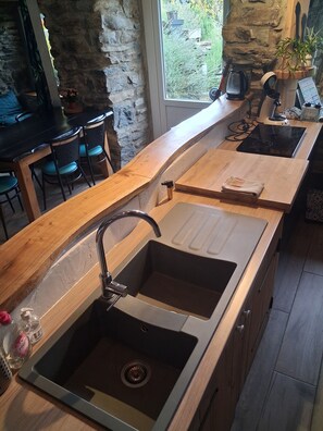 Køleskab, mikrobølgeovn, ovn, kogeplade