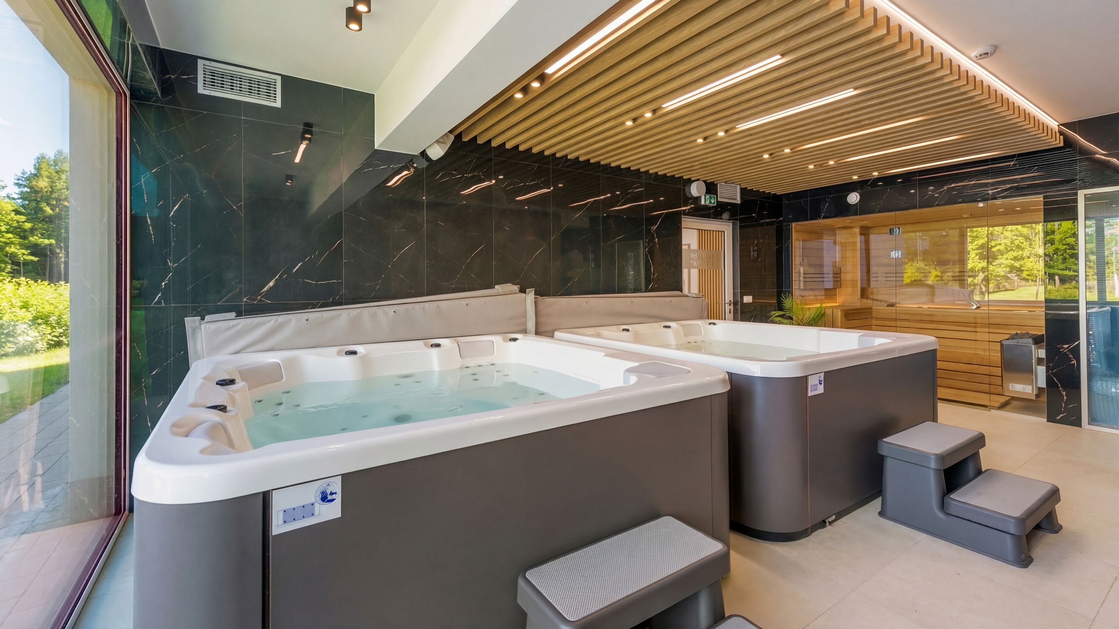 Bathtub spa indoor