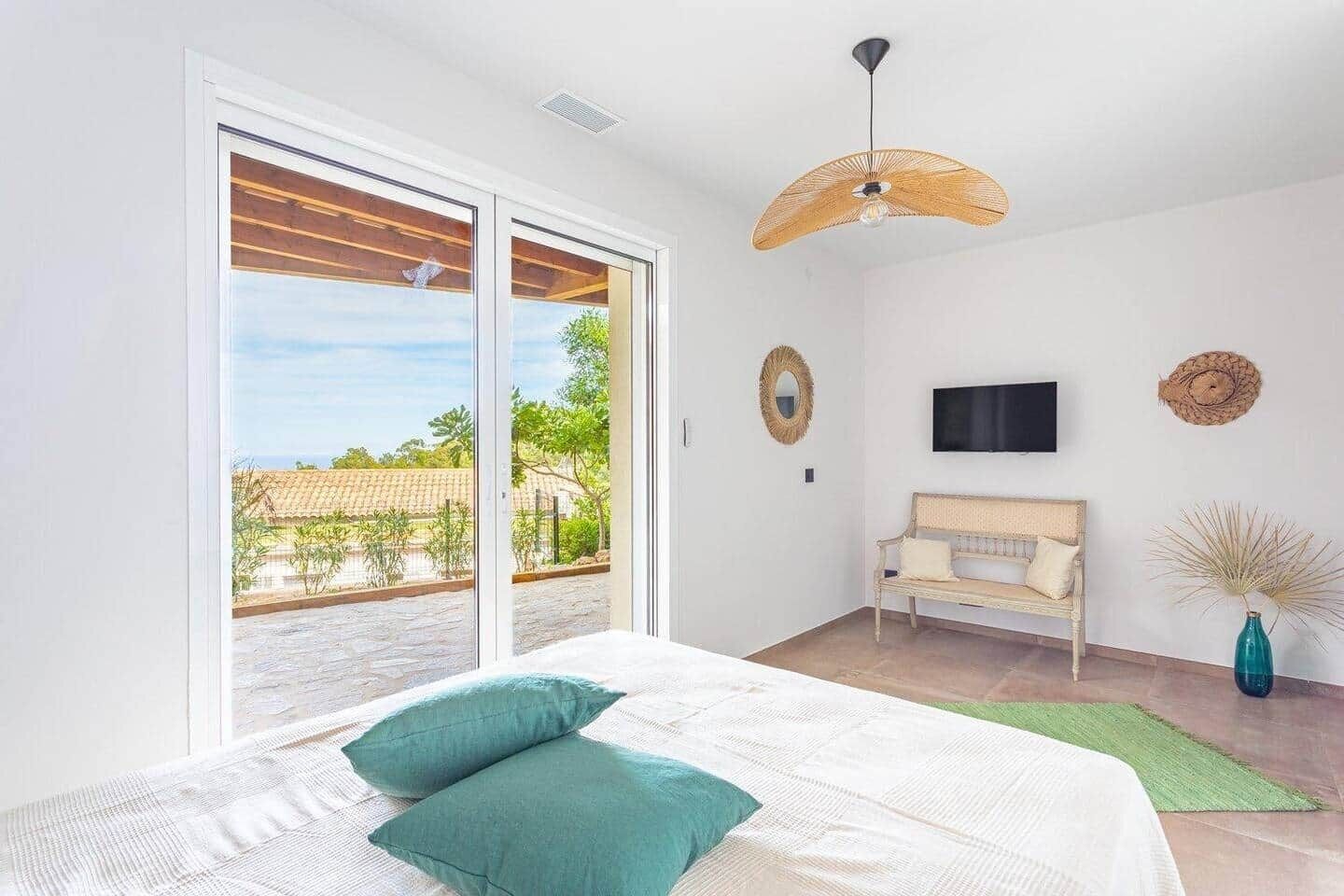 6 slaapkamers, een strijkplank/strijkijzer, wifi, beddengoed