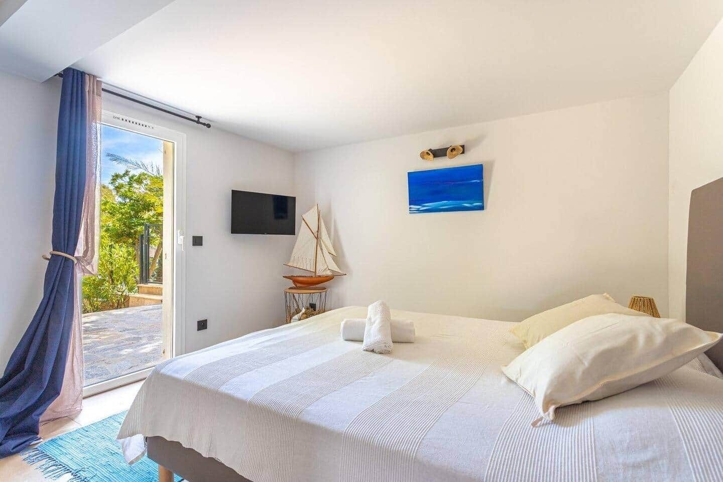 6 habitaciones, tabla de planchar con plancha, wifi y ropa de cama 