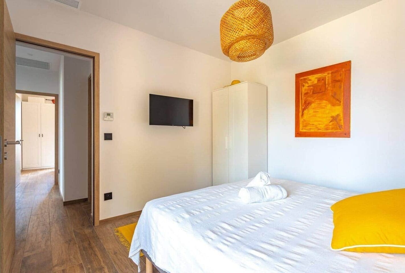 6 bedrooms, iron/ironing board, free WiFi, bed sheets
