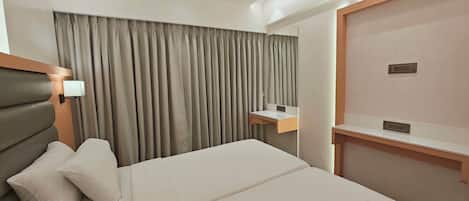 Luxury Double Room Single Use | Desk, laptop workspace, iron/ironing board, free WiFi