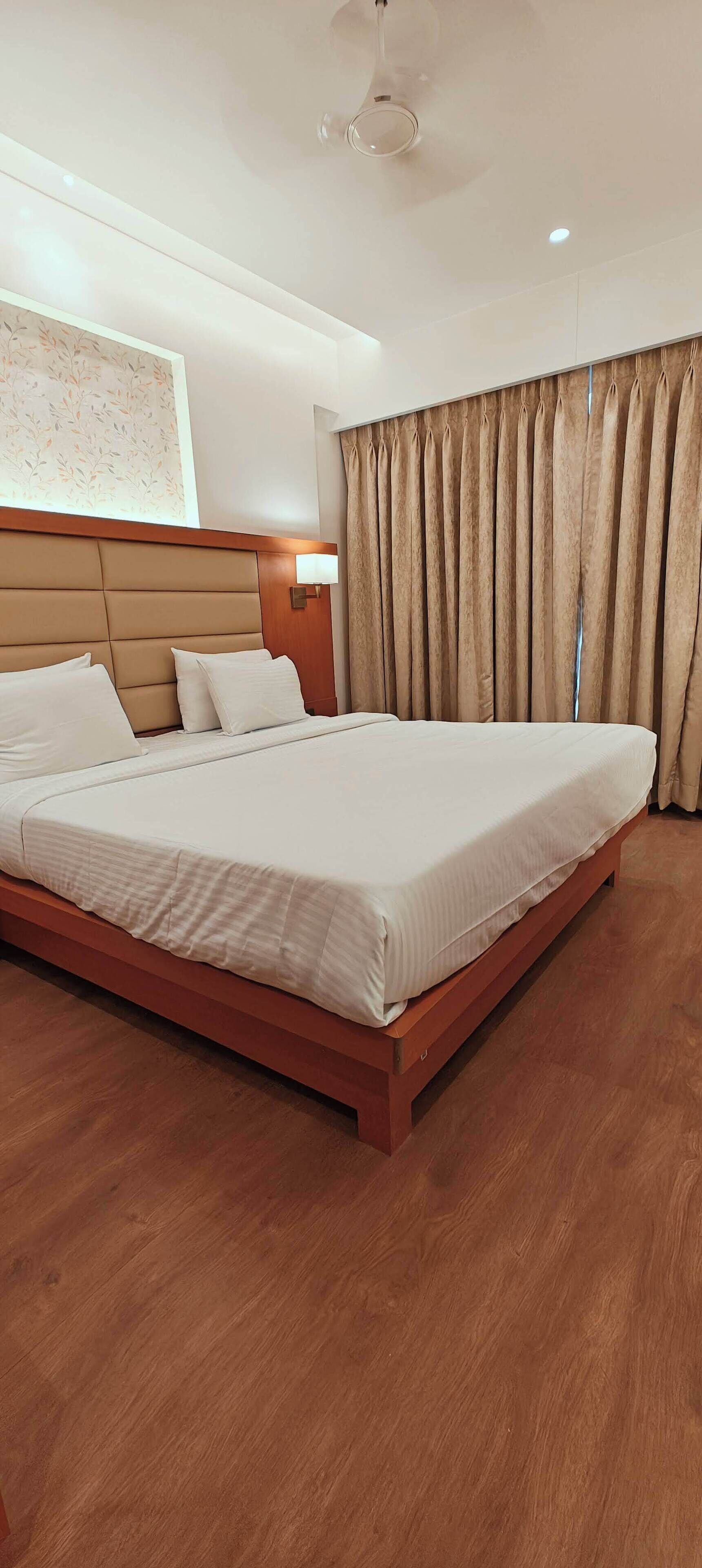 Desk, laptop workspace, iron/ironing board, free WiFi