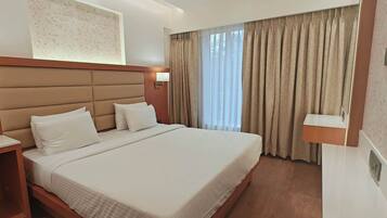 Desk, laptop workspace, iron/ironing board, free WiFi