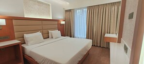 Habitación doble Deluxe | Escritorio y espacio para trabajar con laptop 