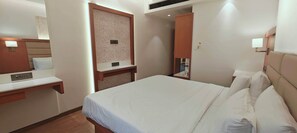 Deluxe-Doppelzimmer | Schreibtisch, laptopgeeigneter Arbeitsplatz, Bügeleisen/Bügelbrett