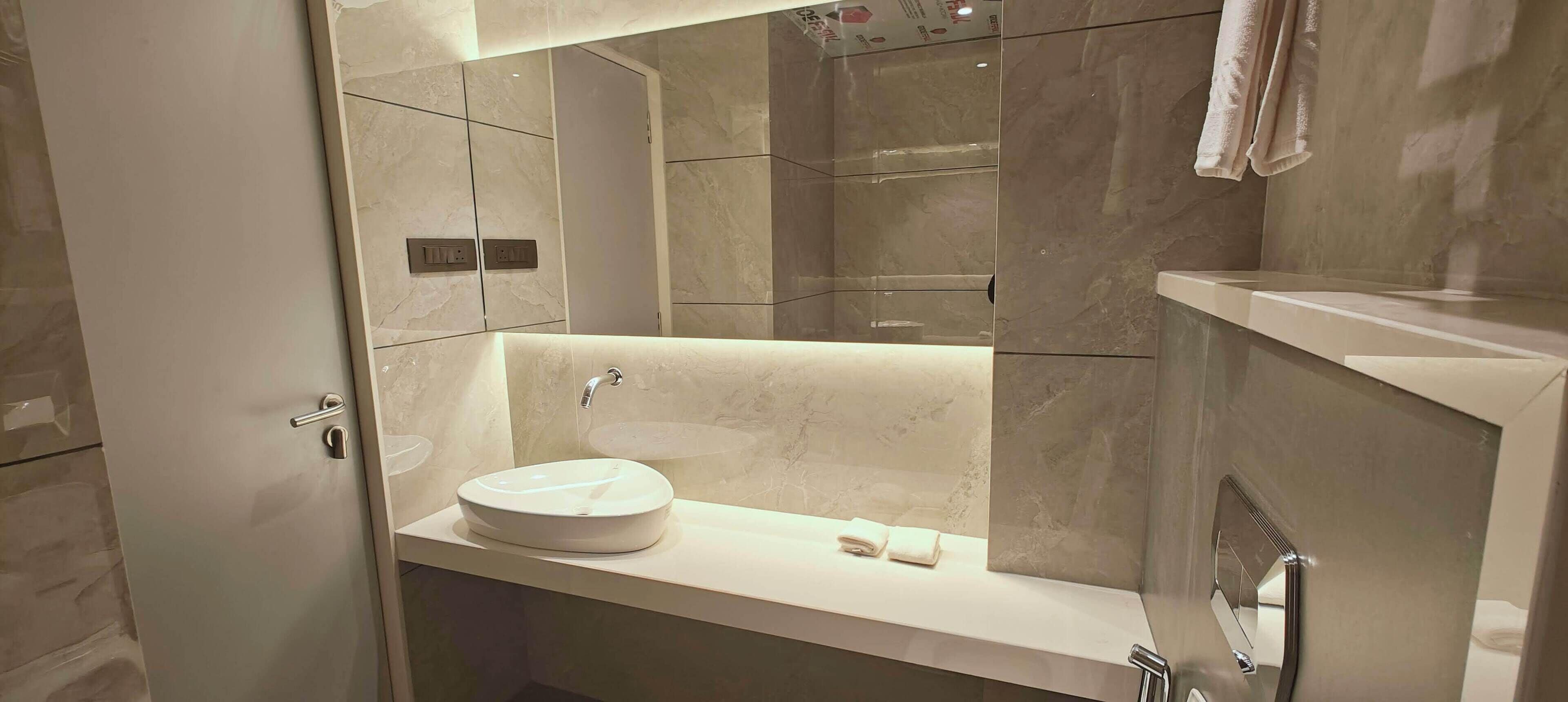 Håndklær, sjampo og toalettpapir