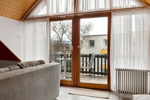 Interior - Apartment Holder with Balcony and Wi-Fi (Bodman-Ludwigshafen)