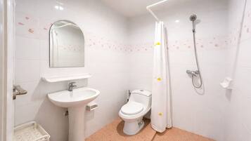 毛巾、肥皂、卫生纸