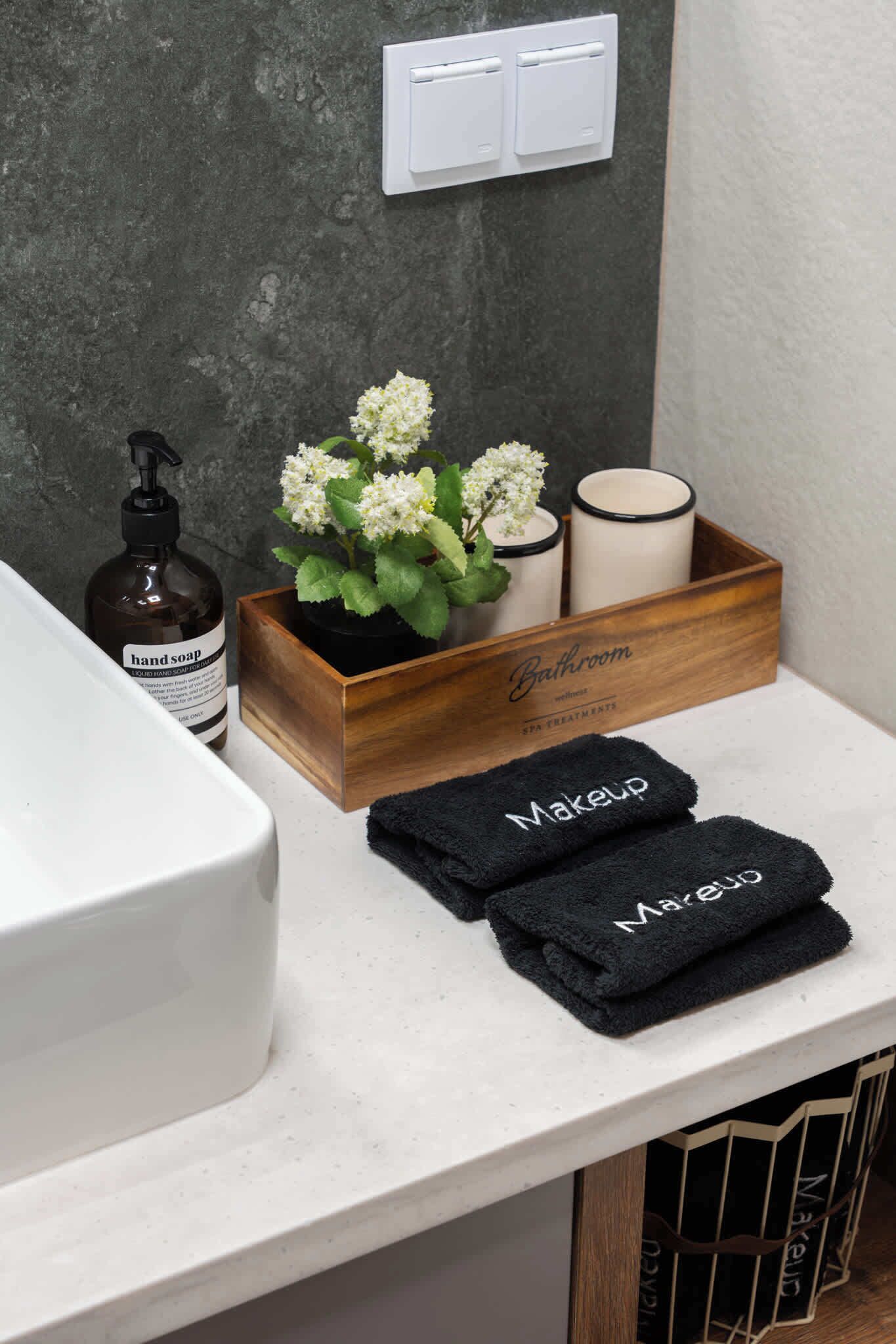 シャワー、ヘアドライヤー、タオル