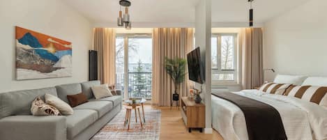 Desk, iron/ironing board, WiFi, bed sheets