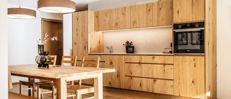 Appartamento Luxury | Cucina privata | Frigorifero, forno, piano cottura, lavastoviglie