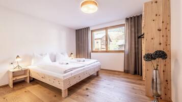 Individuell dekoriert, individuell eingerichtet, schallisolierte Zimmer