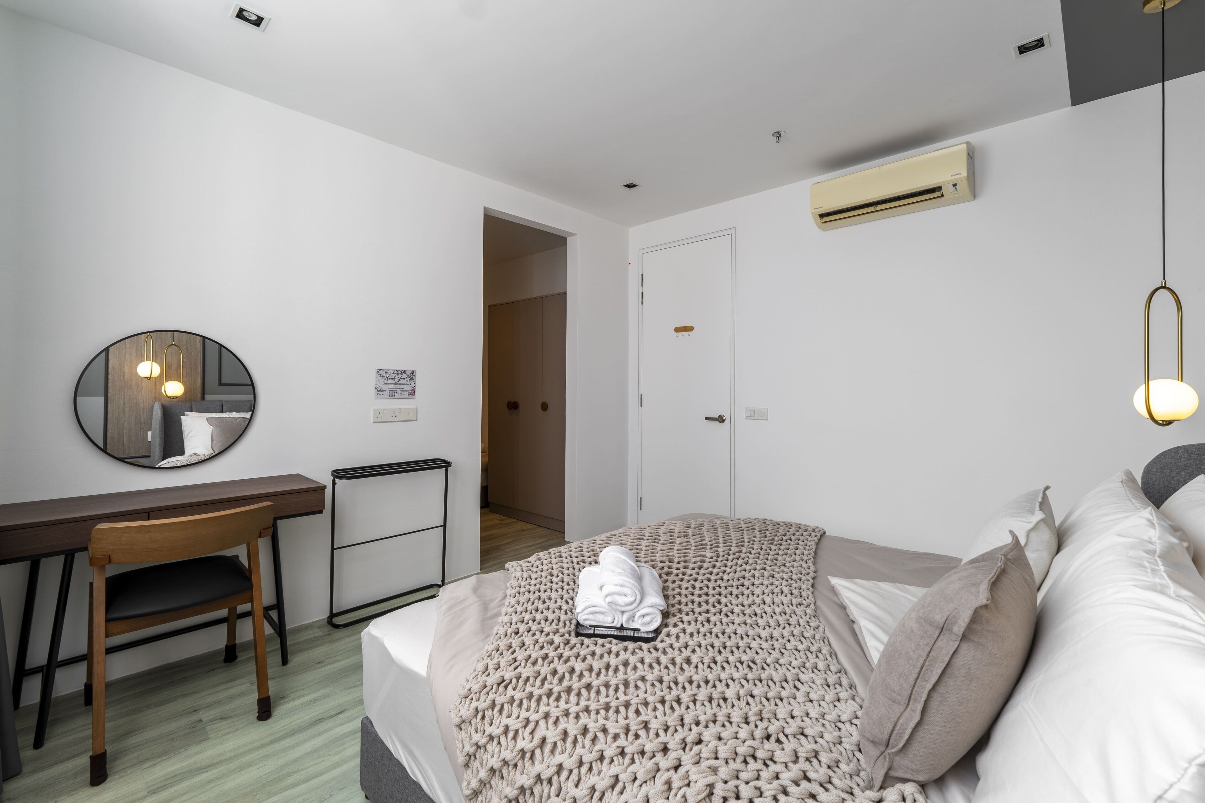 Deluxe-Apartment, Stadtblick | Zimmersafe, Schreibtisch, laptopgeeigneter Arbeitsplatz