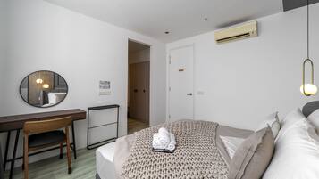 Deluxe-Apartment, Stadtblick | Zimmersafe, Schreibtisch, laptopgeeigneter Arbeitsplatz