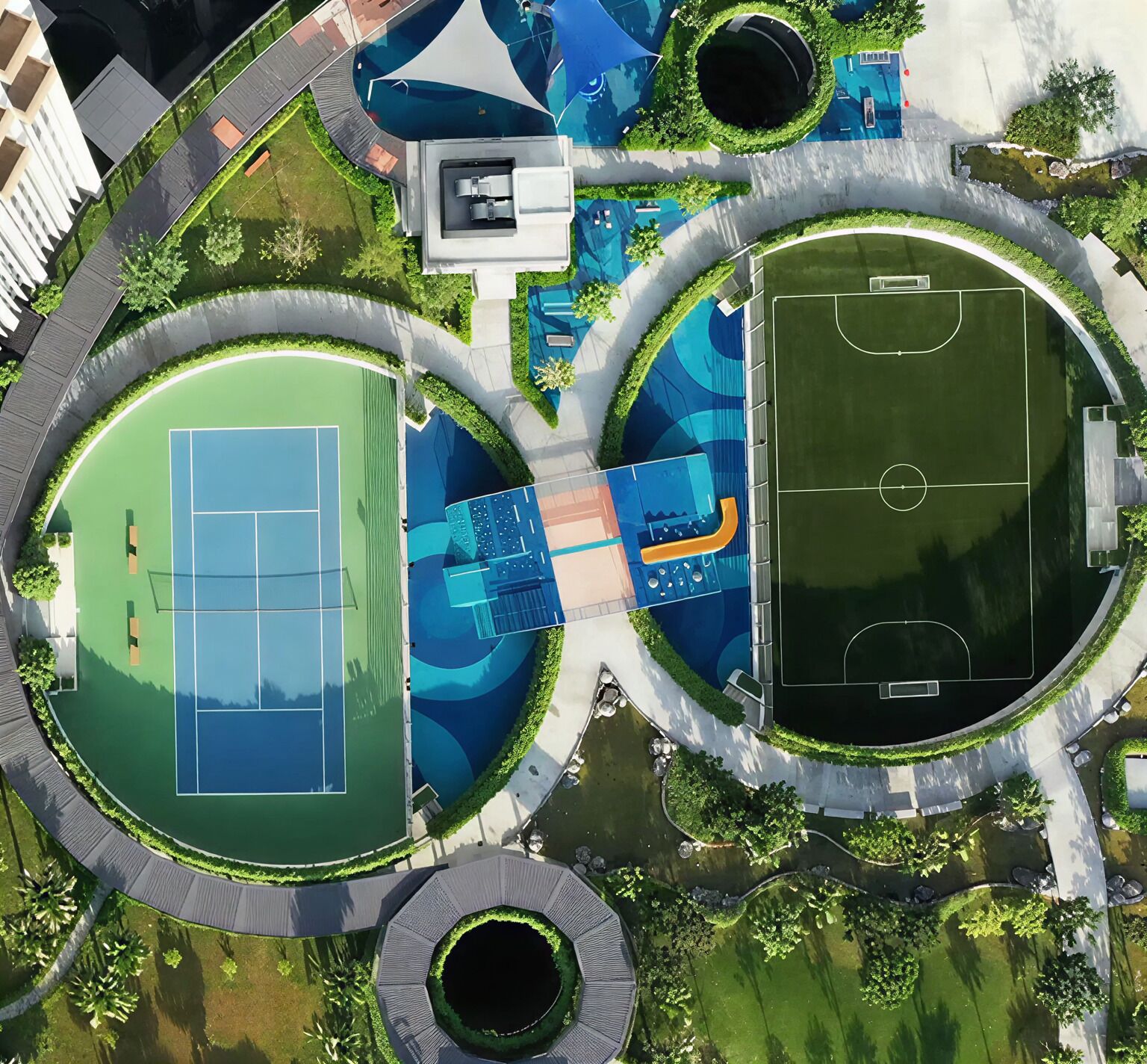 Utendørsbasseng, bassengtelt (inkludert) og solsenger