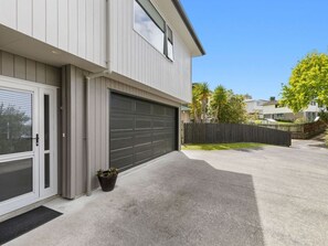 Property grounds - Private Ground Floor Two-Bedroom Suite (Wellington)