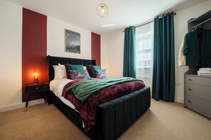 WiFi, bed sheets - 4BR House Leeds, Contractor Stay + Parking (Leeds)