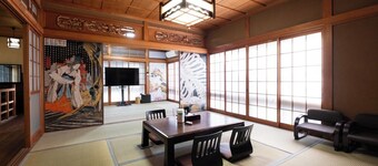 130 square meter private house with the sparkling sea in front of you / Port town near the market / Nostalgic trip full of emotion / Max. 12 people / Pets OK / 10 minutes from the station / Famous for Hinase Oysters