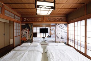 Room - 130 square meter private house with the sparkling sea in front of you / Port town near the market / Nostalgic trip full of emotion / Max. 12 people / Pets OK / 10 minutes from the station / Famous for Hinase Oysters (Bizen-shi)