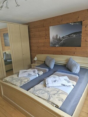 Bügeleisen/Bügelbrett, WLAN, Bettwäsche