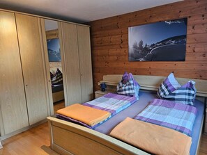 2 dormitorios, tabla de planchar con plancha, wifi y ropa de cama