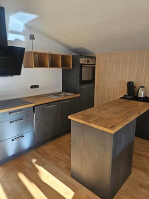 Kühlschrank, Ofen, Herdplatte, Geschirrspüler