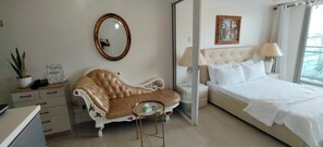 1 bedroom, iron/ironing board, WiFi, bed sheets - Azure Urban Resort - Serene 1-BR condo good for 4 PAX (Para)