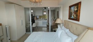 Iron/ironing board, WiFi, bed sheets