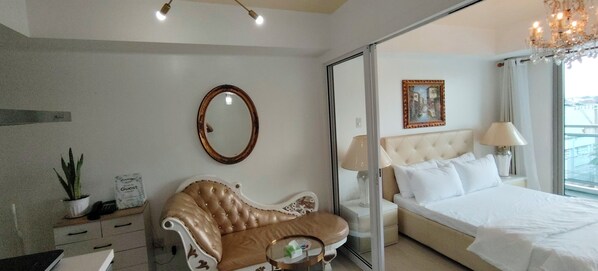 Iron/ironing board, WiFi, bed sheets