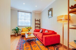 Living area - Stylish 2 Bed Central London Paddington Apt (London)