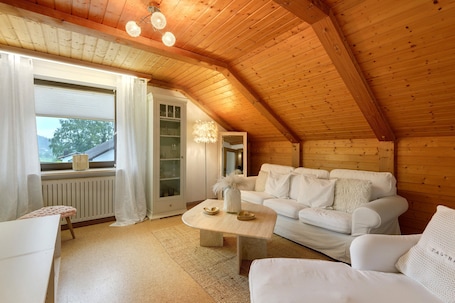 TV. Apartment 'Bayernseele - Bayerwald' with Mountain View, Shared Garden and Wi-Fi