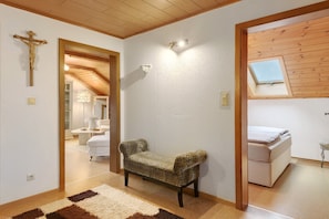 2 chambres, fer et planche à repasser, Wi-Fi, draps fournis