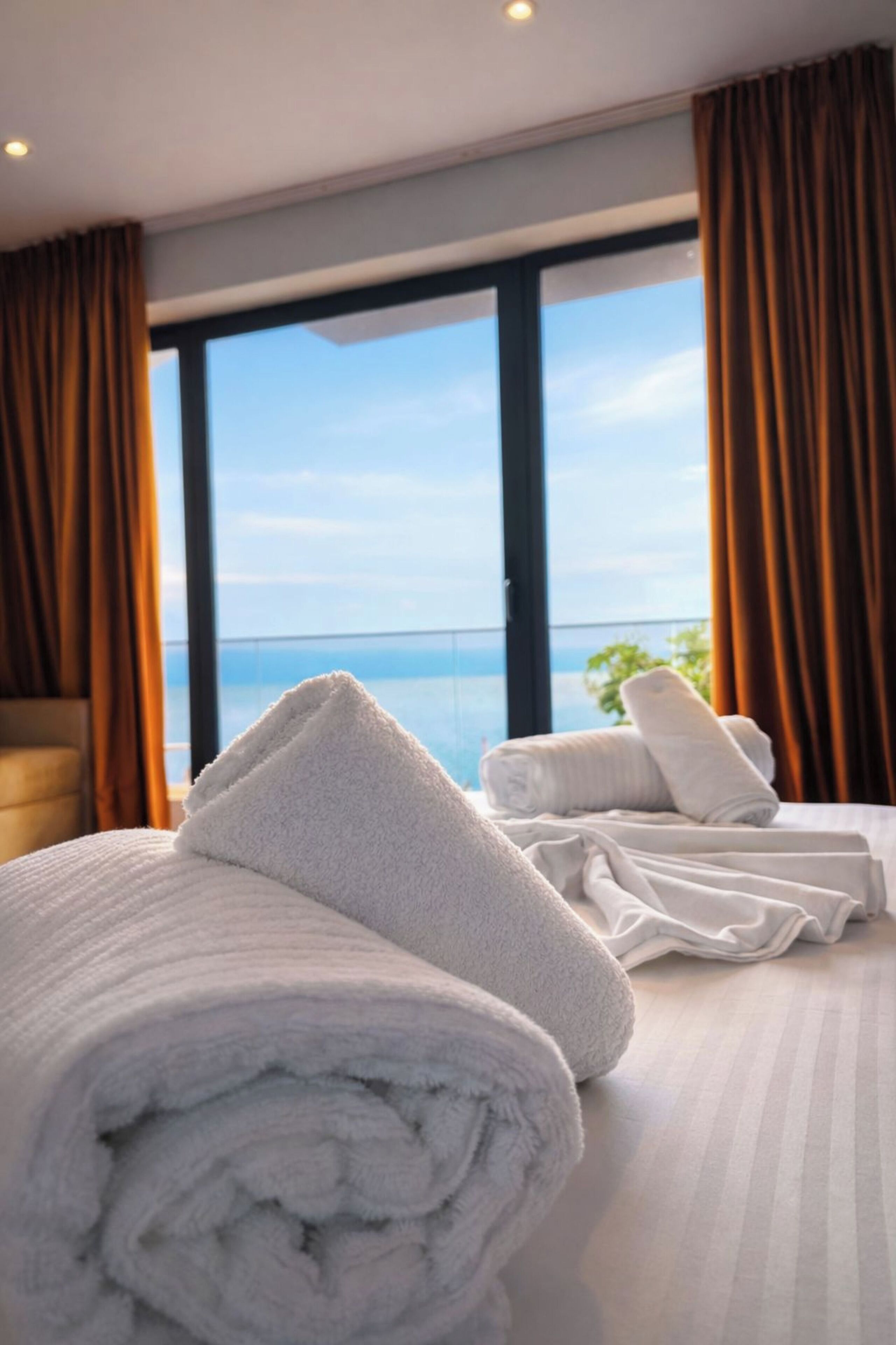 Deluxe-Doppelzimmer, Balkon | Bügeleisen/Bügelbrett, Bettwäsche